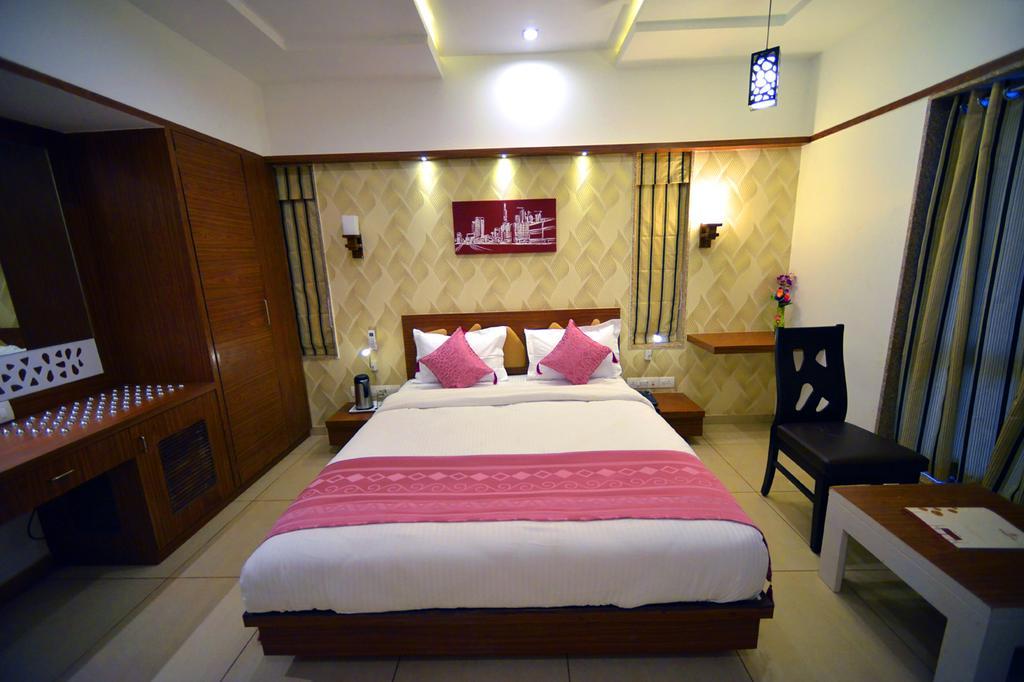 The Grand Imperial Hotel Morbi Exterior foto